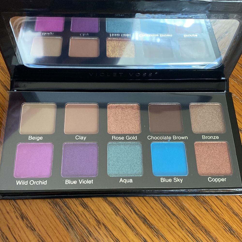 Violet Voss Essential’s 2